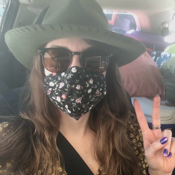 Meet your Posher, Ali - Picture 1 of 4